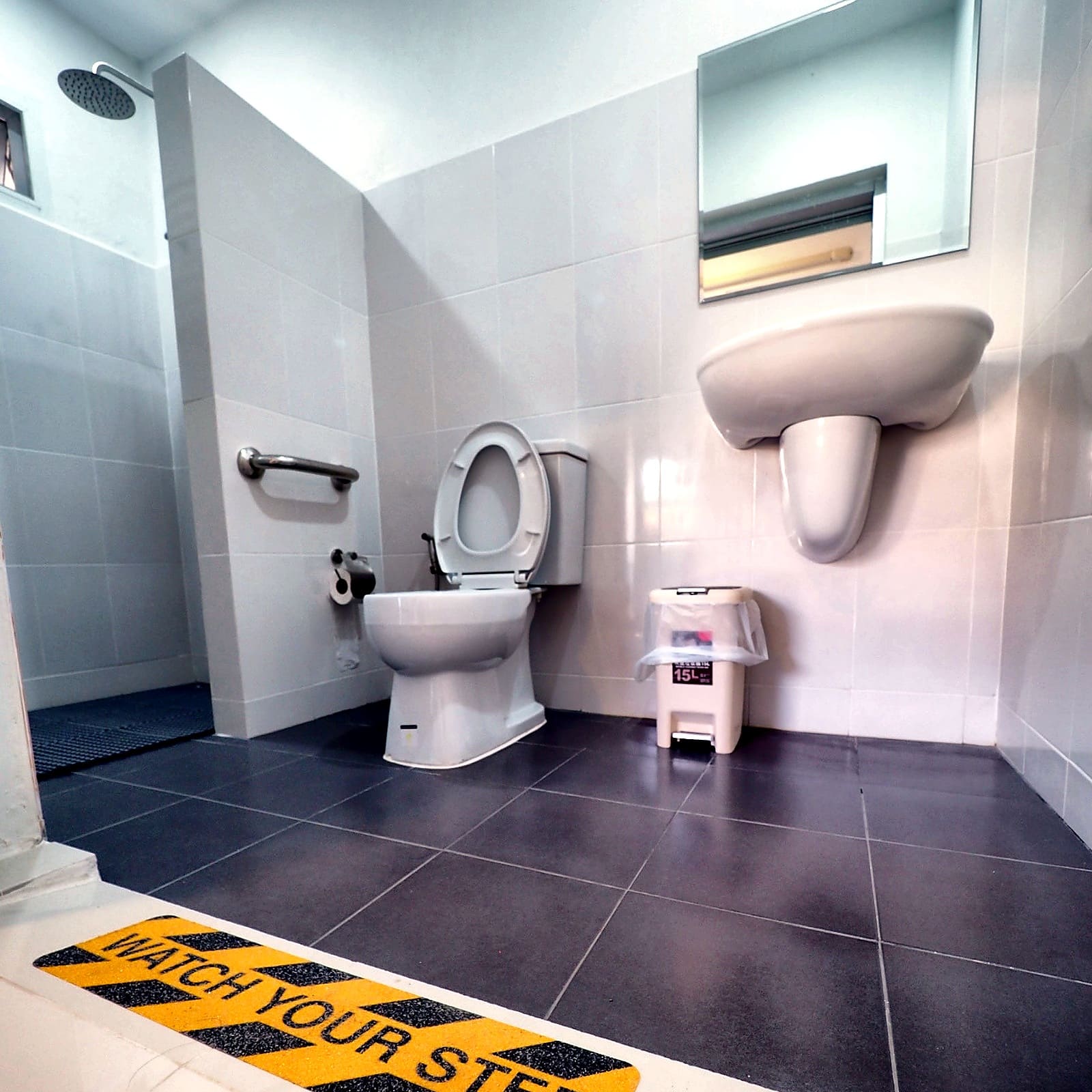 Cozy Bathroom 2